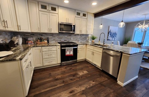 Birchwood Farms Condo | Completely remodeled Up North condo near clubhouse at Birchwood Farms
