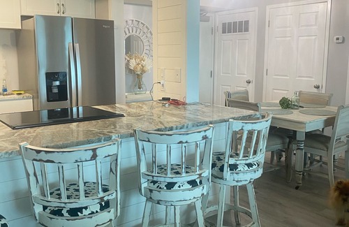 Villa Sabine Condo | Completely renovated 1 bedroom on first floor Sabine Yacht and Racquet Club