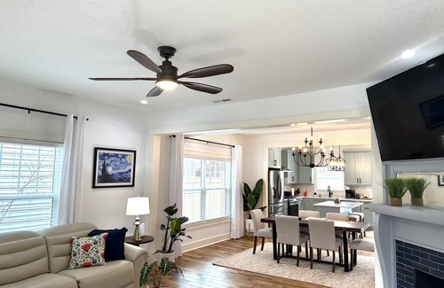 Irvine House | Completely Renovated Home in Walkable Downtown Irvine - Close to Red River Gorge