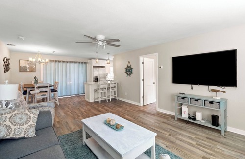 South Venice House | Completely Updated Coastal Contemporary Retreat - Minutes to the Beach !
