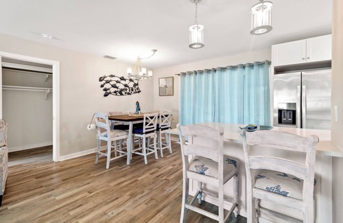 South Venice House | Completely Updated Coastal Contemporary Retreat - Minutes to the Beach !