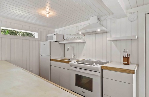 Gregory Town Villa | Complimentary Concierge + Private Beach + Gaulding Cay + Chef Services