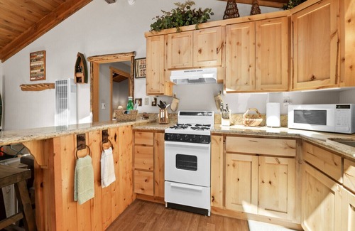 Big Bear Lake House | Comstock Cabin: Fall & Winter Family Lake Escape