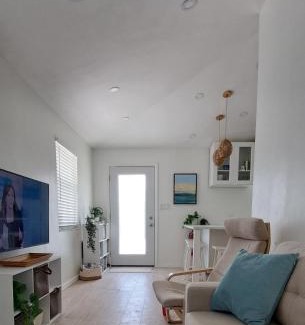 Blossom Village Villa | Conch Club Cottage