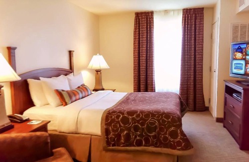 Novi Condo | Condo ∙ 2 bedrooms ∙ 6 guests