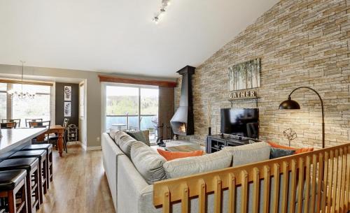 Stoneham Apartment | Condo 58 Chemin de la Corniche by Les Chalets Alpins