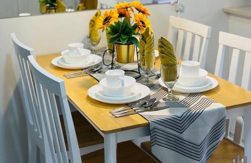 Puerto Princesa City Centre Apartment | Condo best for Groups with Balcony, Free POOL, Parking & Gym - B2 5Diamond
