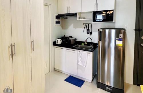 Puerto Princesa City Centre Apartment | Condo best for Groups with Balcony, Free POOL, Parking & Gym - B2 5Diamond