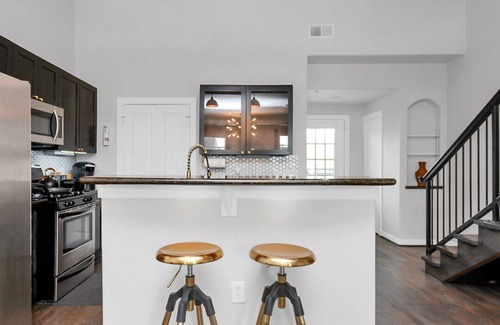 Central Business District Condo | Condo in Midtown. One block from downtown. Minutes from Texas Medical Center