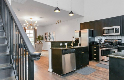 Central Business District Condo | Condo in Midtown. One block from downtown. Minutes from Texas Medical Center