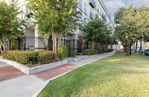Central Business District Condo | Condo in Midtown. One block from downtown. Minutes from Texas Medical Center