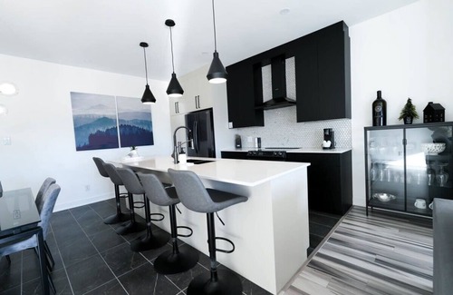 Saint Donat Condo | Condo le Yéti | Lake view | Village St-Donat | dogfriendly