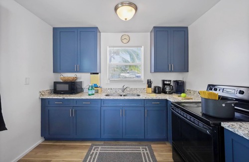 Goodland Condo | Condo located in Goodland just a short walk from great food