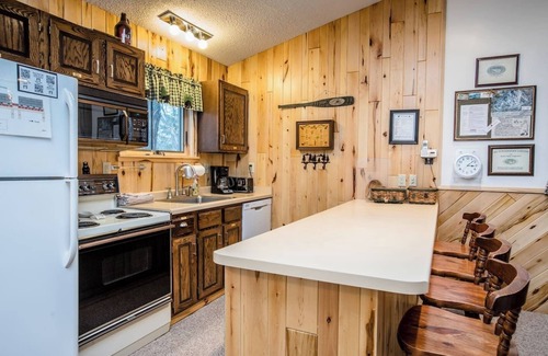 Bessemer Apartment | Condo-Style Vacation Home Walking Distance To Ski Hill