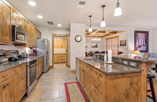 Bigfork Condo | Condo w/stone fireplace, A/C, near GNP - Marina Cay Estates Retreat