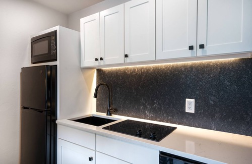 Bigfork Condo | Condo w/waterfront views, A/C & king-sized bed - Marina Cay Vista Della Baia