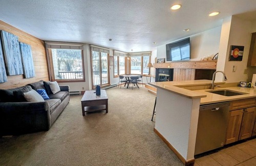 Lakeside Village Condo | Condo with pool and hot tub onsite & free shuttle