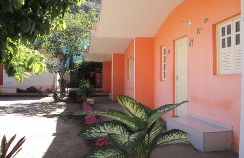 Guarapari Ski Chalet | Condominium of ten chalets and swimming pool for guests. Excellent cost benefit.
