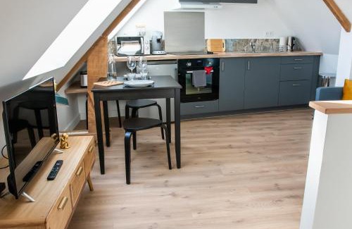 La Chapelle-Neuve Apartment | Confortable T1bis rénové, au cœur d'un bourg calme