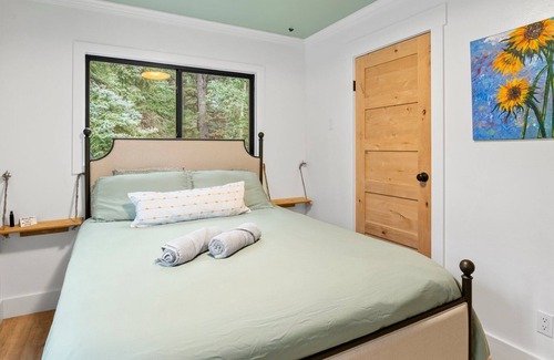 Kings Valley House | Conifer Mtn. Chalet Cozy & Family-friendly-Sleeps 7 “Spring Discount!”