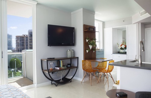 Southwest Coconut Grove Apartment | Connecting Rooms-Coconut Grove 10th Floor- Parking Included