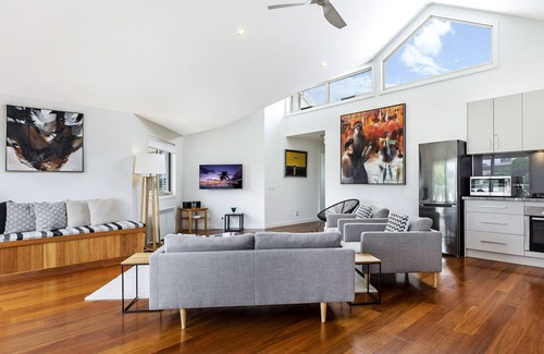 Port Fairy House | Connolly House offers a Port Fairy haven for families and surfers.
