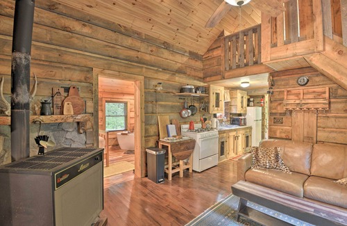 Bernhards Bay Cabin | Constantia Cabin Escape > 2 Mi to Lake Oneida