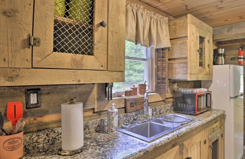 Bernhards Bay Cabin | Constantia Cabin Escape > 2 Mi to Lake Oneida