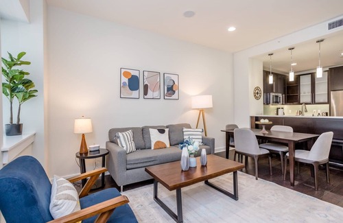 Downtown Houston Apartment | Constellations | Elegant 1 BR in Downtown Houston