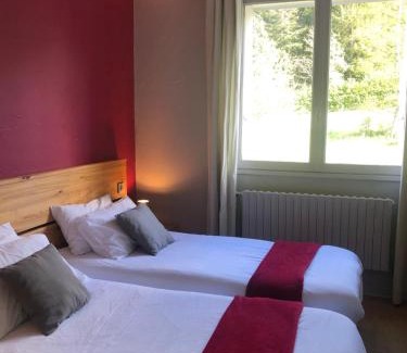 Saint-Agreve Hotel | CONTACT HOTEL LE BOIS SAUVAGE