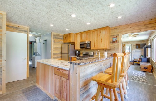 McLeod Cabin | Contact Mountain Hideaway w/Views & Porches!