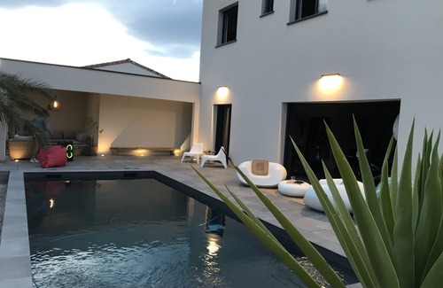 Montboucher-sur-Jabron House | Contemporary architect villa with flat roofs, recent 3 years