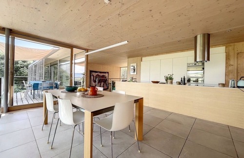 Merindol-les-Oliviers Villa | Contemporary villa with magnificent view of Mont Ventoux
