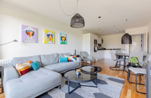 Tower Hamlets Apartment | Contemporarily Designed 2BD Flat, Bow Common