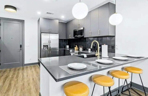 Rolling Mill Hill Condo | Contemporary 1BR Muse/Walk to Broadway!