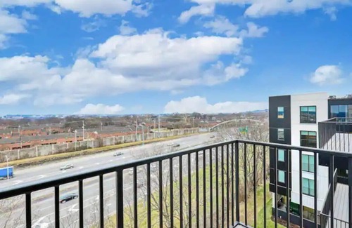 Rolling Mill Hill Condo | Contemporary 1BR Muse/Walk to Broadway!
