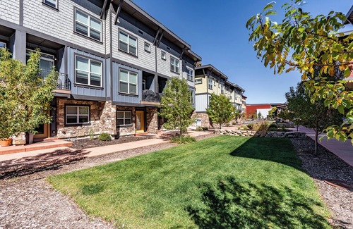 Kimball Junction Condo | Contemporary 2-bedroom Townhome in Kimball Junction, Park City- private hot tub