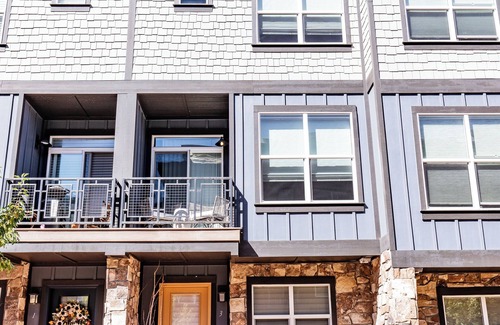Kimball Junction Condo | Contemporary 2-bedroom Townhome in Kimball Junction, Park City- private hot tub