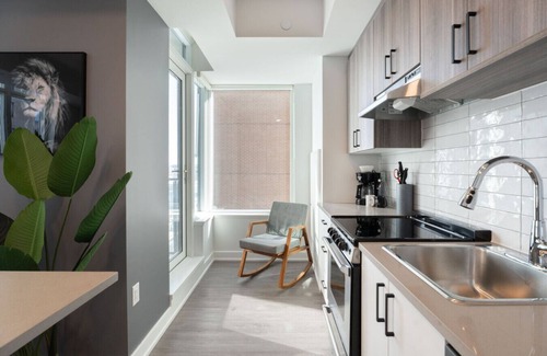 Civic Hospital - Experimental Farm - Central Park Apartment | Contemporary 2BR in Little Italy with Gym