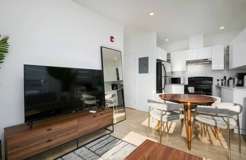 Sainte-Marie Apartment | Contemporary 2BR Retreat in MTL's Gay Village