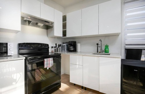 Sainte-Marie Apartment | Contemporary 2BR Retreat in MTL's Gay Village
