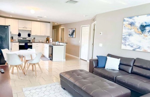 Dade City Condo | Contemporary 3 Bedroom Home in Dade City
