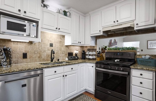 West Oak Hill House | ★ Contemporary 3BR Ranch in S. Central Austin ★