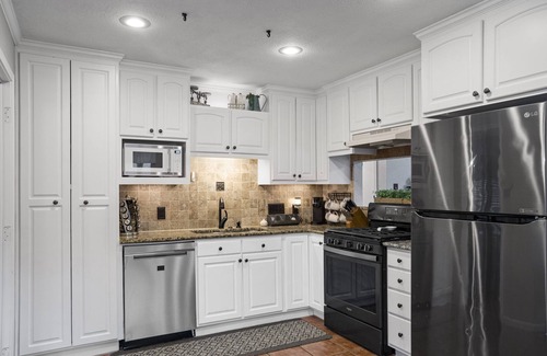 West Oak Hill House | ★ Contemporary 3BR Ranch in S. Central Austin ★