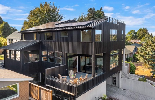 Crown Hill House | Contemporary 4-bedroom house in lovely Seattle