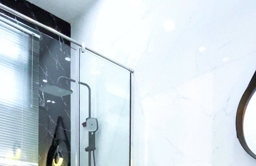 Akure House | Contemporary 4 Bedroom Villa with VR Room and Fast Starlink 250Mbps Internet