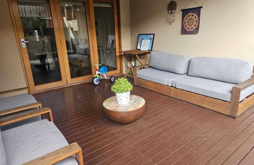 South Morang Villa | Contemporary 5 Bedroom Villa With Theatre Room and Pool