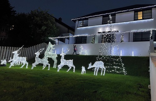 Truro House | Contemporary 6-bedroom house with gym & Cinema & hot tub - sleep 18
