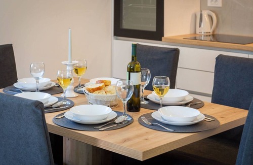 Kastel Sucurac Apartment | Contemporary Apartment With Terrace and Spacious Garden