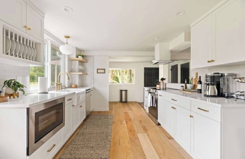 Camas House | Contemporary Camas Retreat with Guest Suite